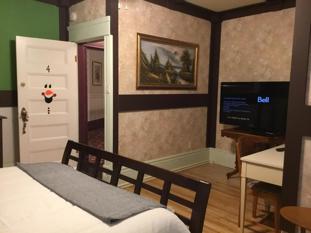 Marmora And Lake Inn And Victorian Diner Exterior foto