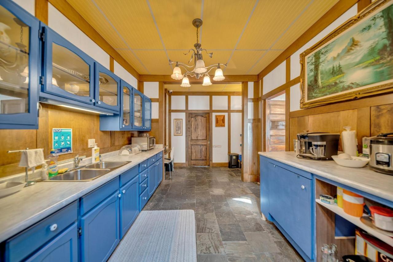 Marmora And Lake Inn And Victorian Diner Exterior foto