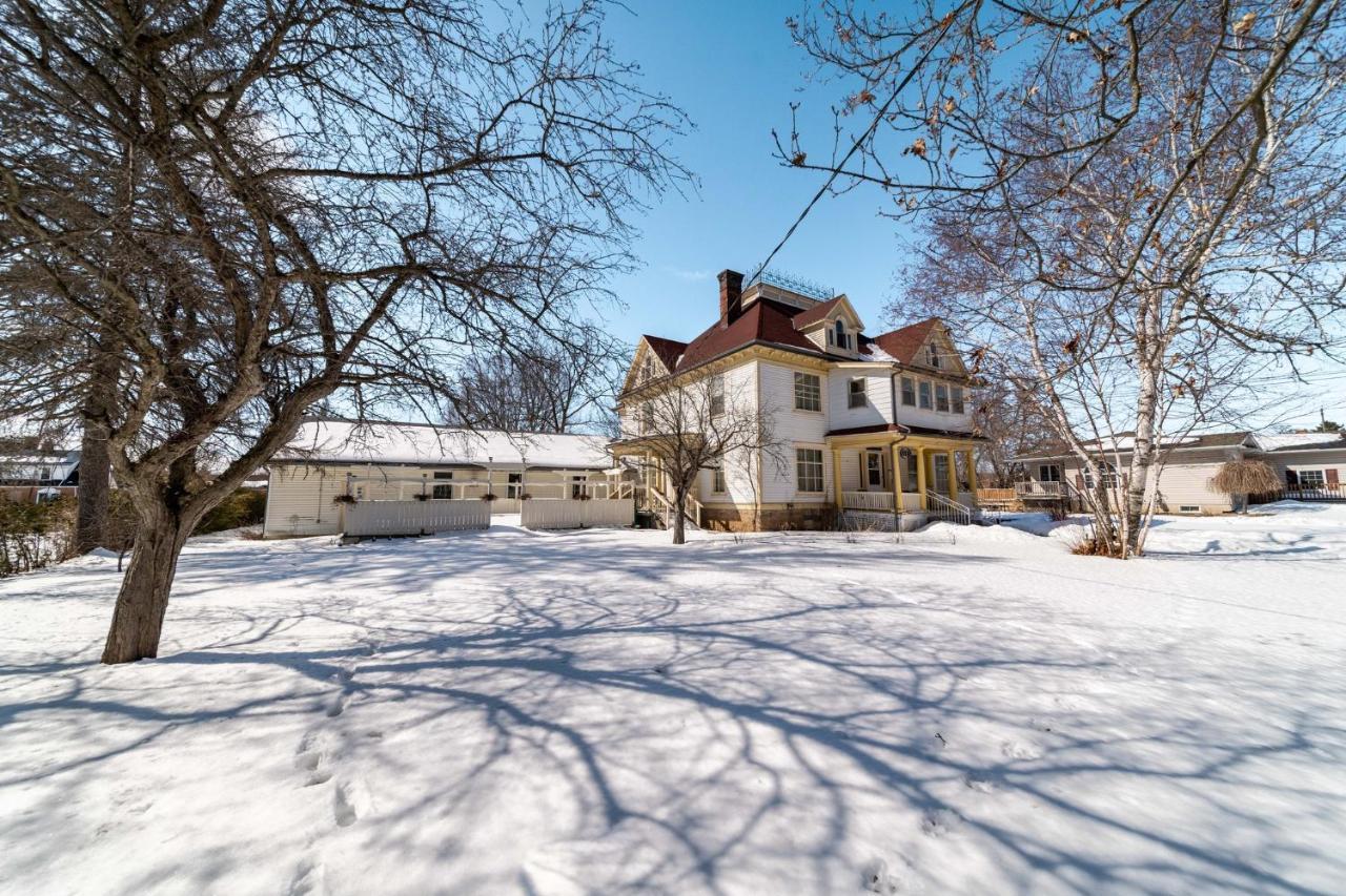 Marmora And Lake Inn And Victorian Diner Exterior foto