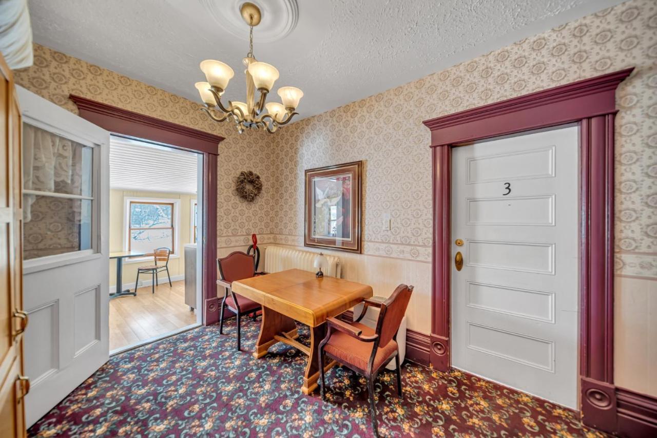 Marmora And Lake Inn And Victorian Diner Exterior foto